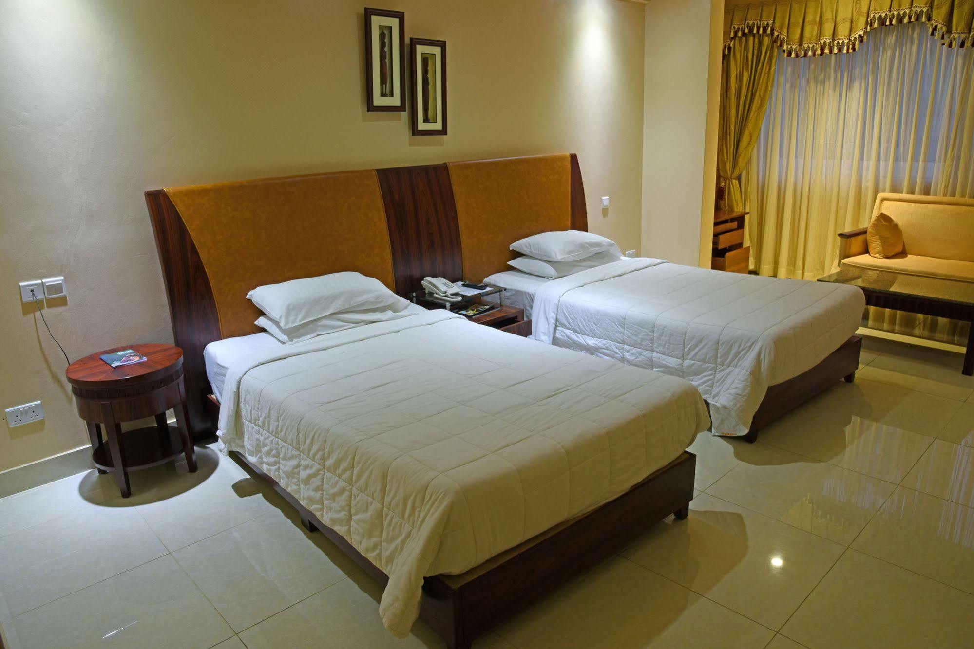 Imperial Golf View Hotel Entebbe Zewnętrze zdjęcie