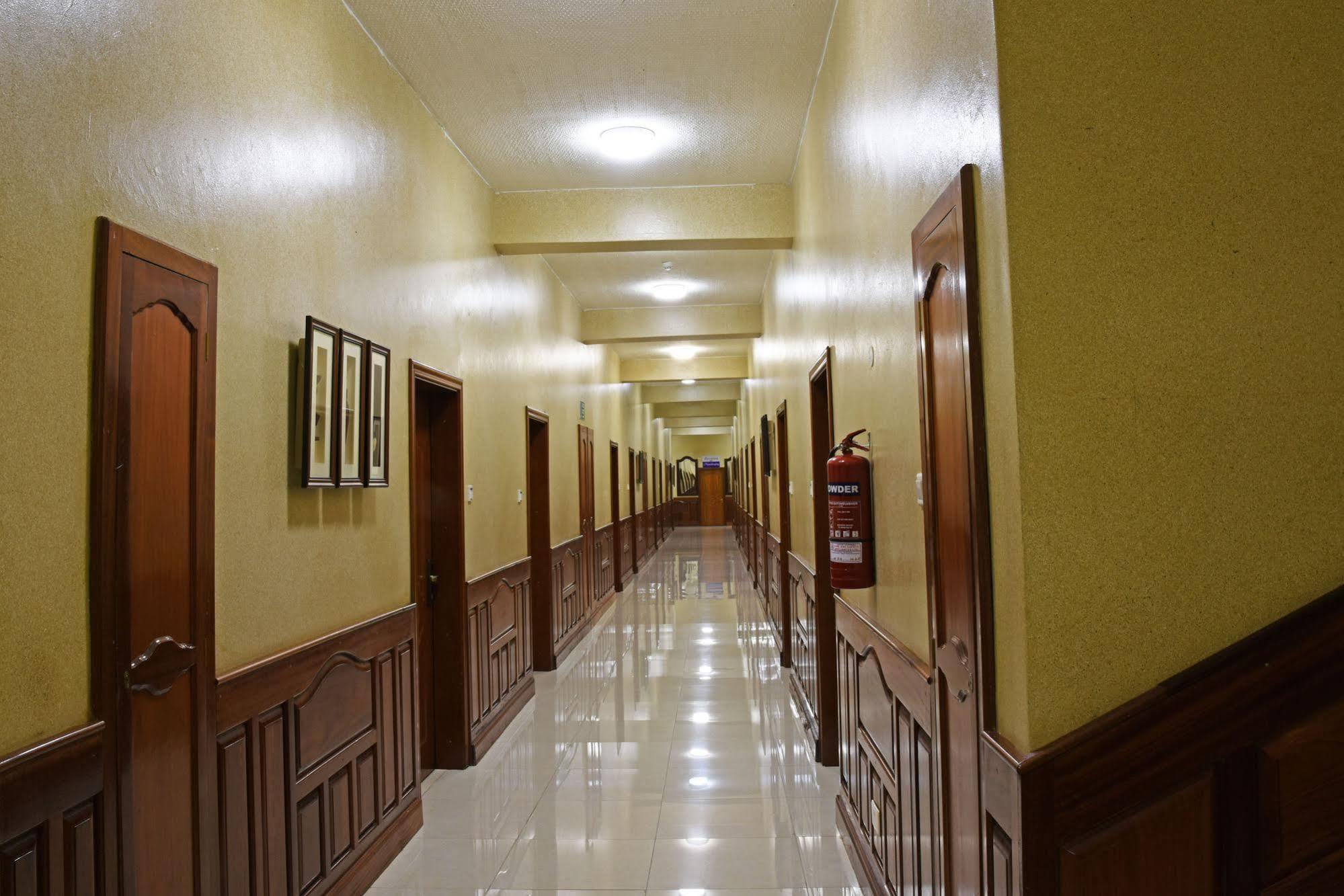 Imperial Golf View Hotel Entebbe Zewnętrze zdjęcie
